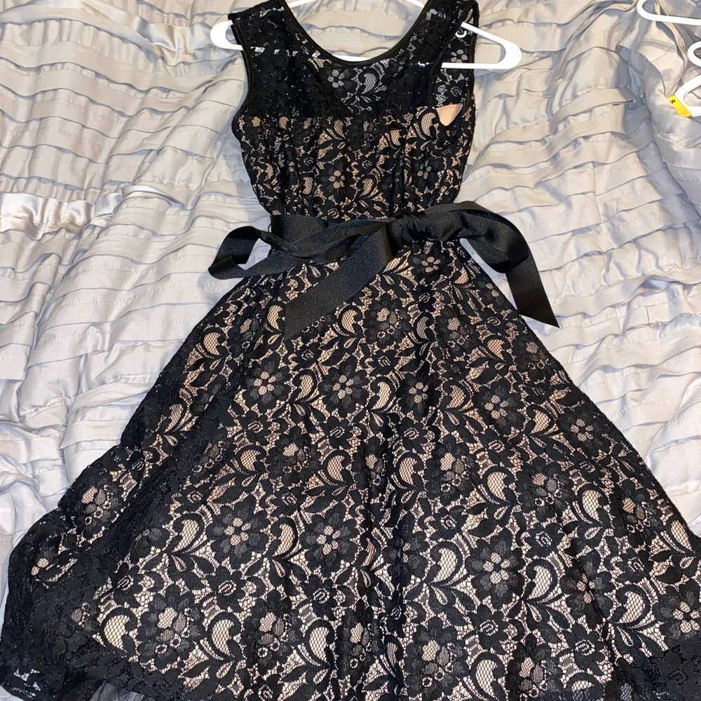 a size “2” black and tan dress!!